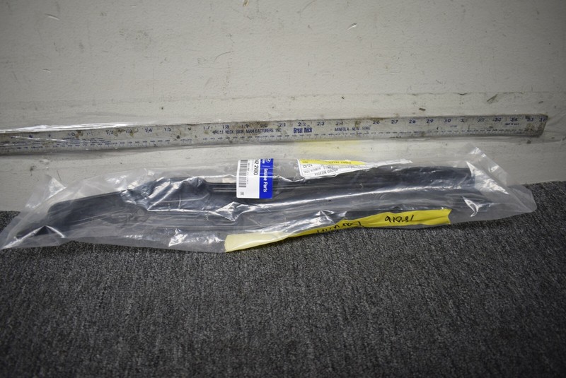 2011-2017 HYUNDAI VELOSTER INSULATOR FENDER RIGHT SIDE FACTORY OEM