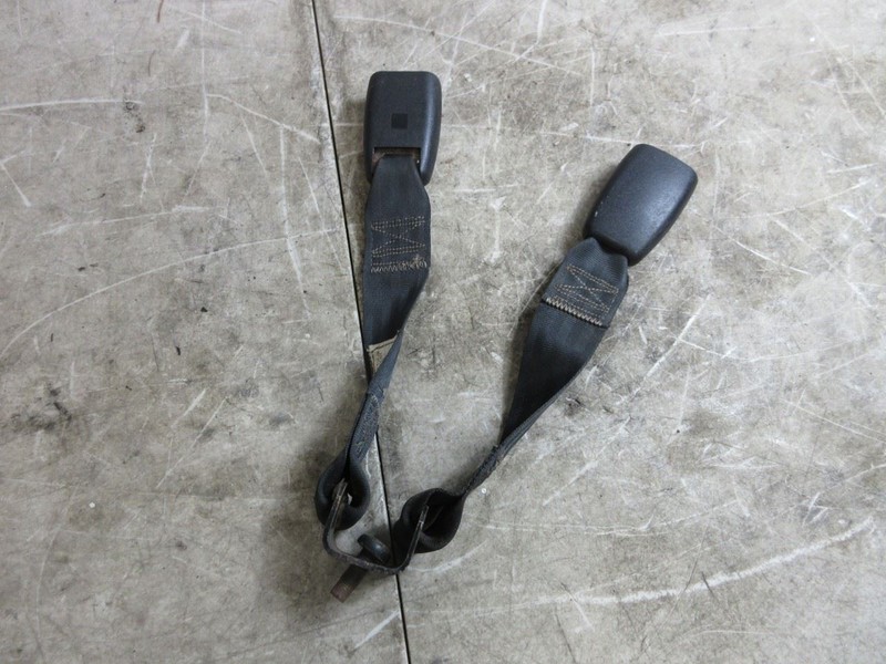 04-06 Jeep Wrangler TJ OEM Rear Middle Dual Female Seat Belt Buckles w/ Bolt