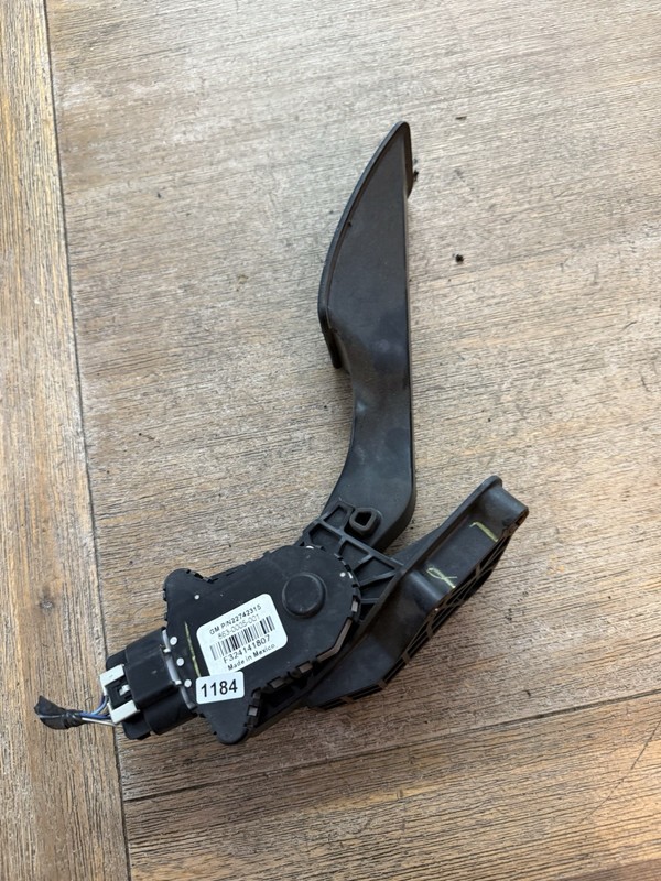 2011-2016 Chevrolet Impala Accelerator Pedal Assembly 22742315 OEM