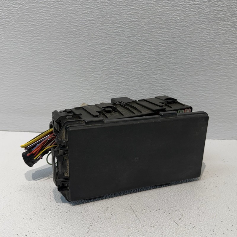 2006 FORD CROWN VICTORIA OEM Fusebox Fuse Box Relay Module 2C7T-14N003-AA