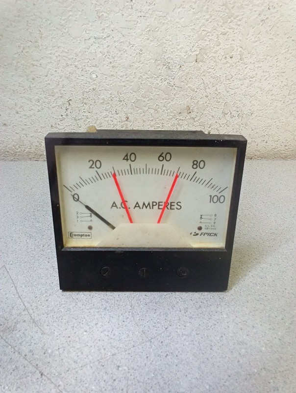 Crompton Instruments 037-302 Voltmeter 120VAUX 5AAC Range