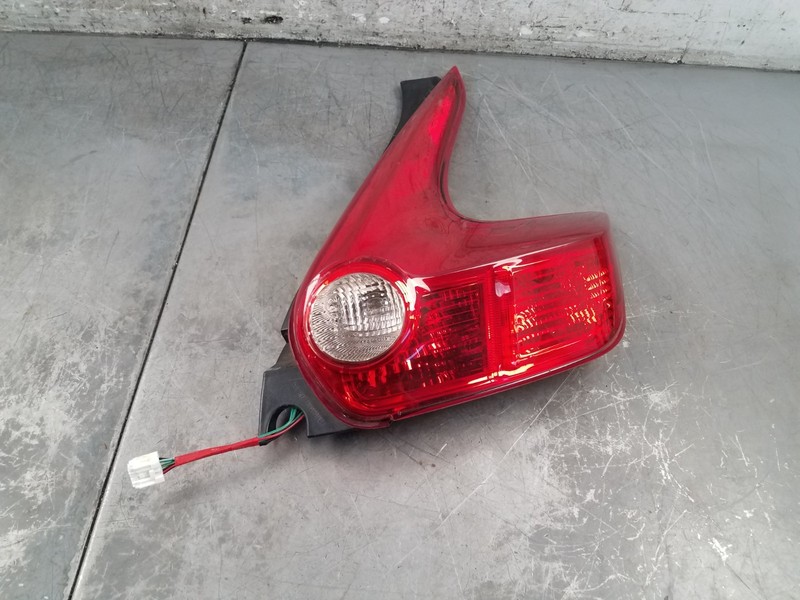 2014 Nissan Juke Nismo RS Right Tail Light #0361 V7