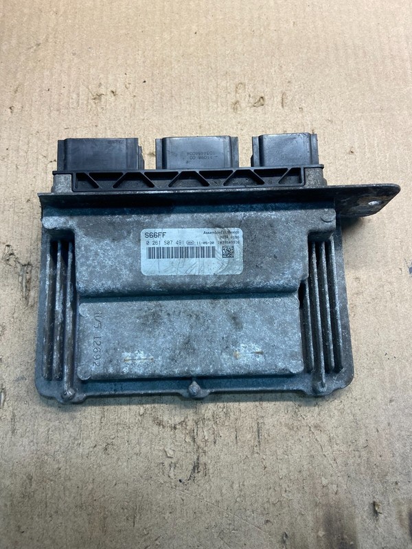 2011 2012 Ford Van E150 E250 5.4L Engine Control Module Unit ECU Z8862 DG