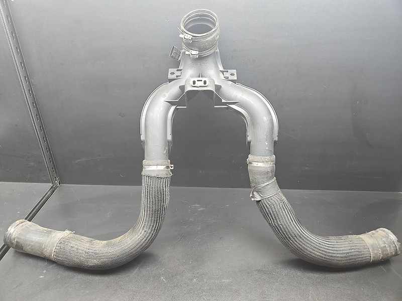 2017-2024 MASERATI LEVANTE 3.0L V6 LEFT DRIVER FRONT AIR INTAKE DUCT TUBE OEM