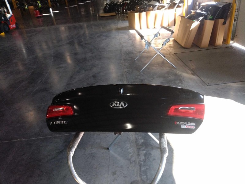 2016 KIA Forte Black Deck Lid Trunk Lid OEM Good Condition 2DR CPE 21761