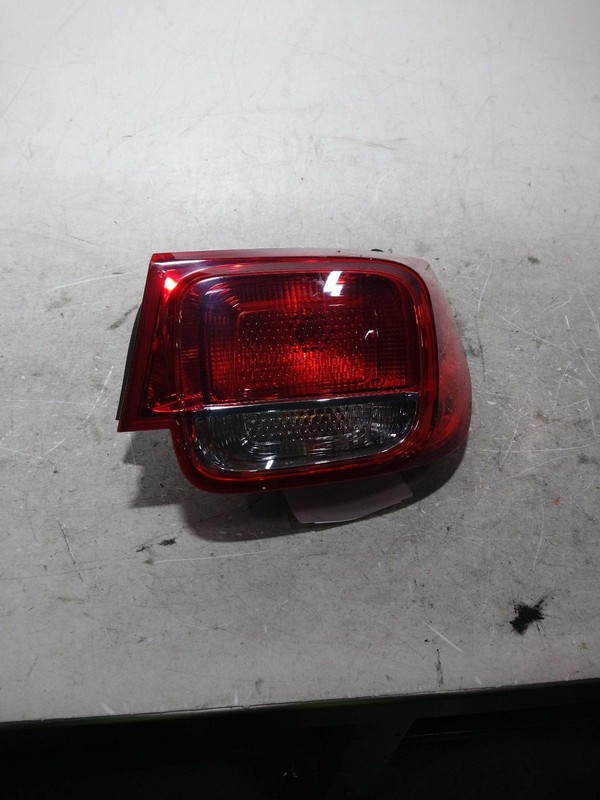 2016 Chevrolet Malibu Right Tail Light Assembly Grey OEM 462264 Used 96K Mile