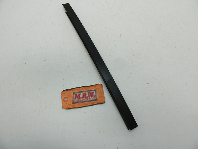 LEFT REAR DOOR GLASS WINDOW TRACK MOLDING RUN METAL SEAL VENT GLASS TRIM DRIVER