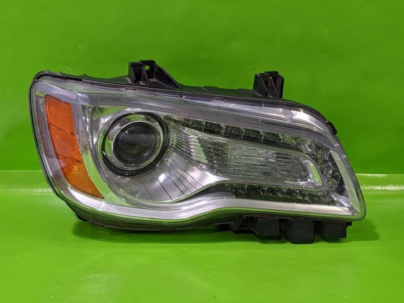 11 12 13 14 CHRYSLER 300 PASSENGER RIGHT HEADLIGHT LAMP OEM 4433-32