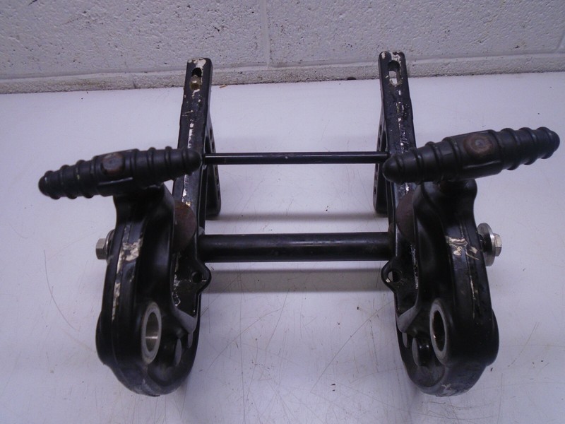K41975 MERCURY 65HP (3CYL) OUTBOARD MOTOR TRANSOM MOUNT BRACKET Assembly