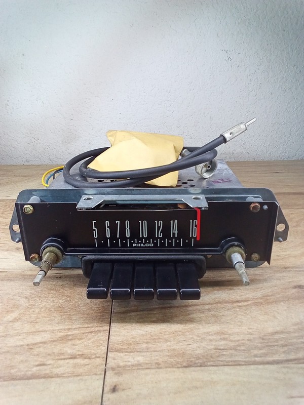 Vintage FoMoCo 8TPF-044991 Philco Am Push Button Radio *See Desc*