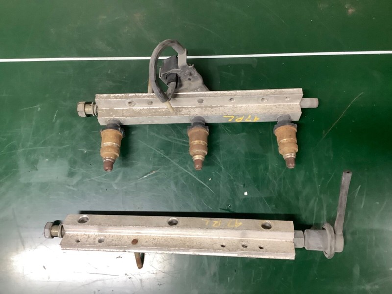 96-04 Acura RL, L+R Engine Intake Injector Fuel Rail Gas Pipe Tube Line Used OEM