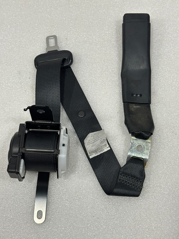 2013 - 2018 LEXUS ES350 ES300H REAR CENTER SEATBELT SEAT BELT RETRACTOR OEM