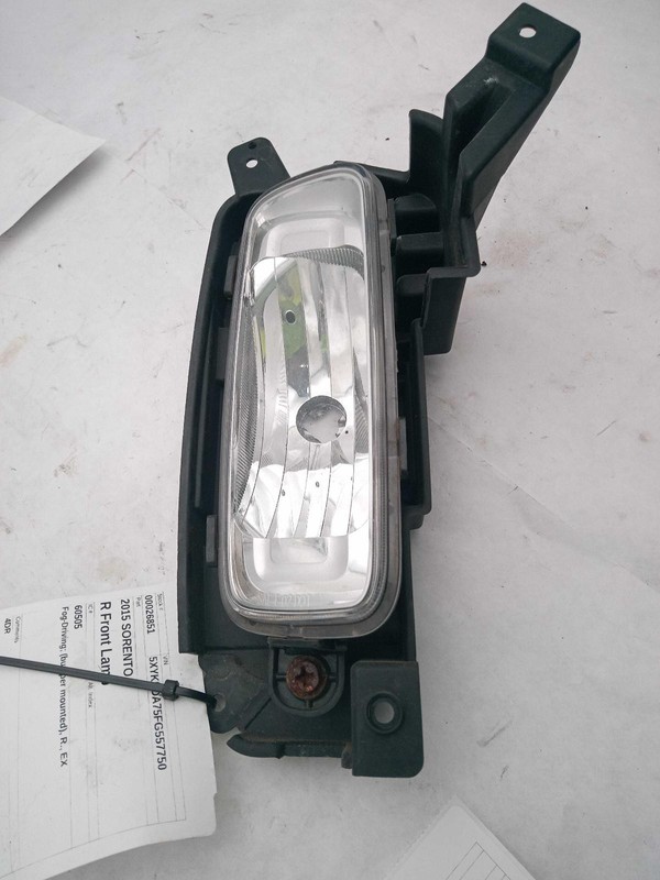 Used Driving Light fits: 2015 Kia Sorento Fog-Driving bumper mounted R. EX Grade