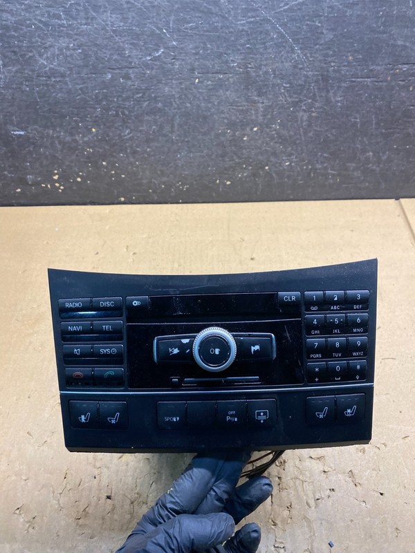 2014-2017 Mercedes W212 E350 E400 Stereo CD Changer Radio a2129007327 W4399 DG