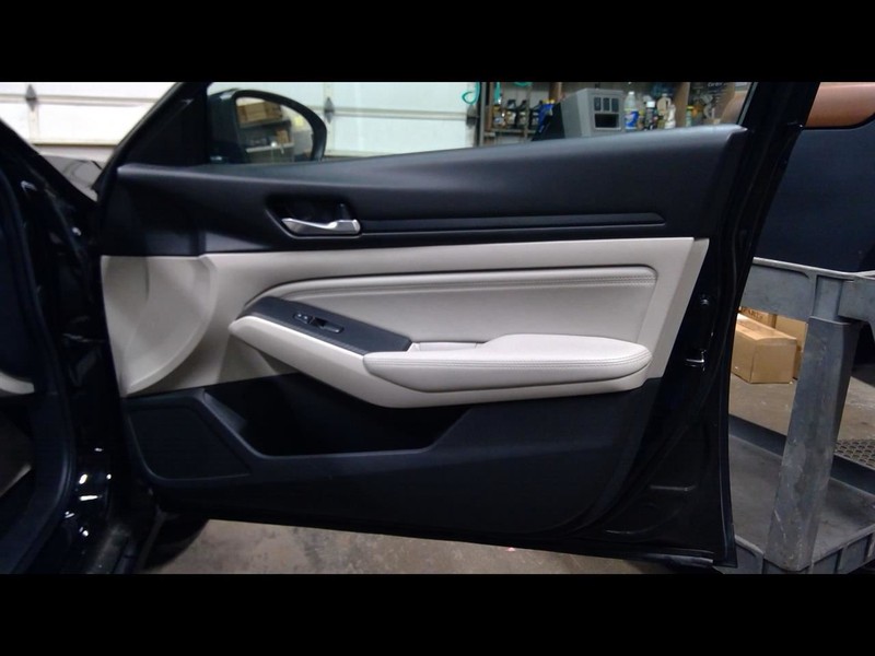 2019 ALTIMA Passenger Right Front Door Trim Panel 1521779