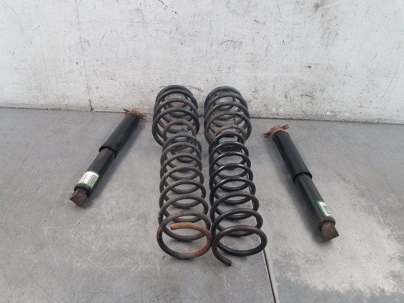 2005 Jeep Wrangler TJ Rubicon 4x4 OEM Coil Springs / Rear Shocks #4801 M1