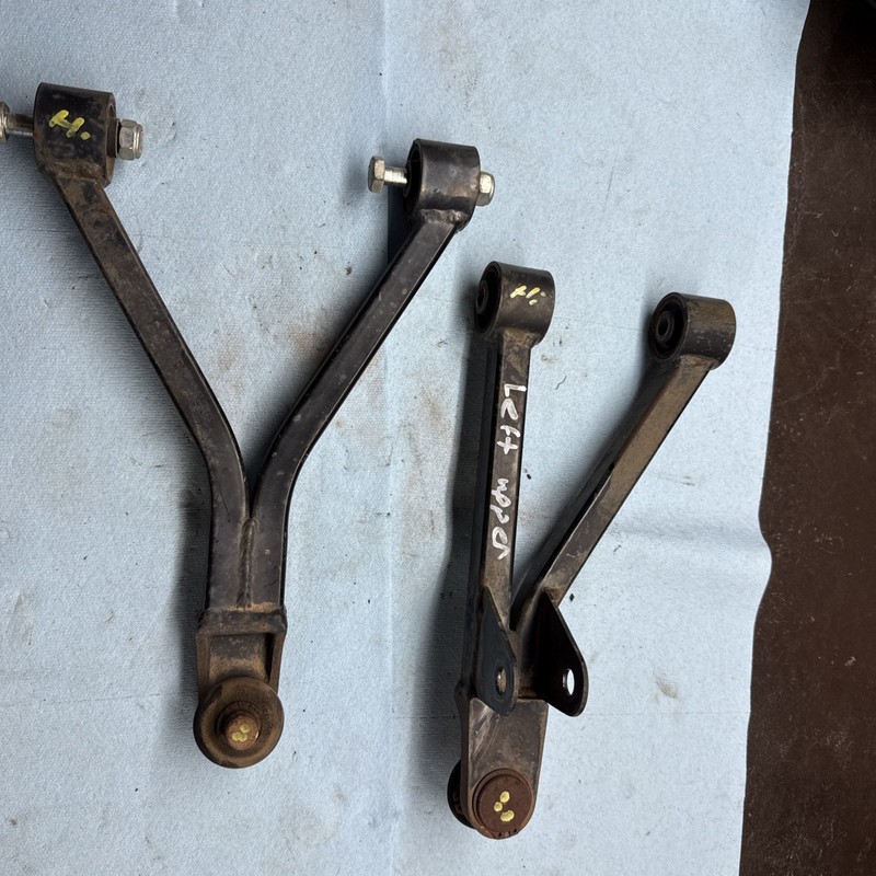 2000’s Polaris GEM Electric Golf Cart Left Front Suspension Arms Good