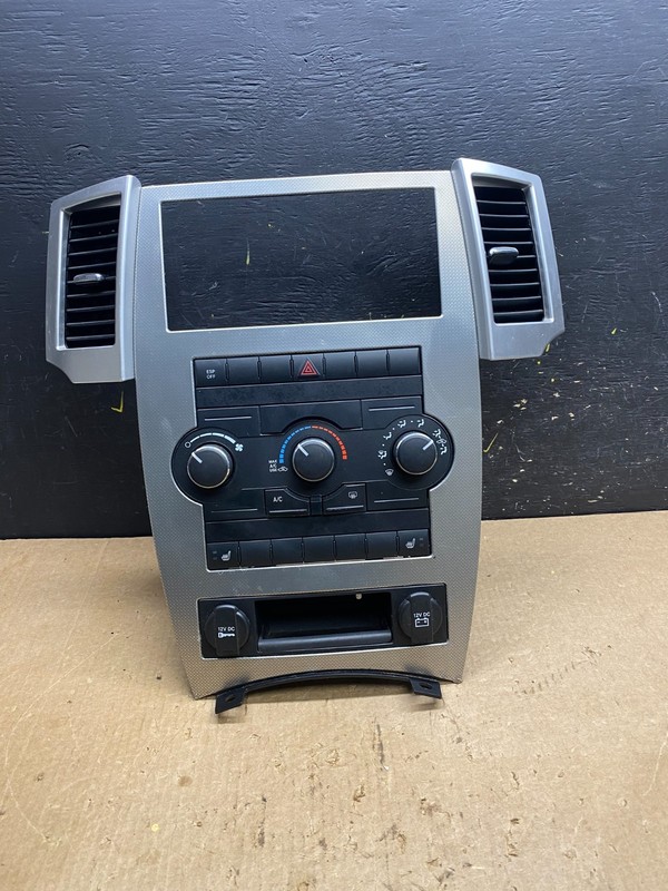 2008 to 2010 Jeep Grand Cherokee Center A/C Heater Climate Control OEM Z4417DG