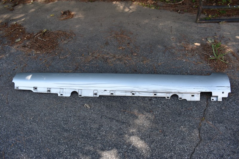 2004-2010 AUDI A8 QUATTRO ROCKER MOLDING RIGHT SIDE FACTORY OEM