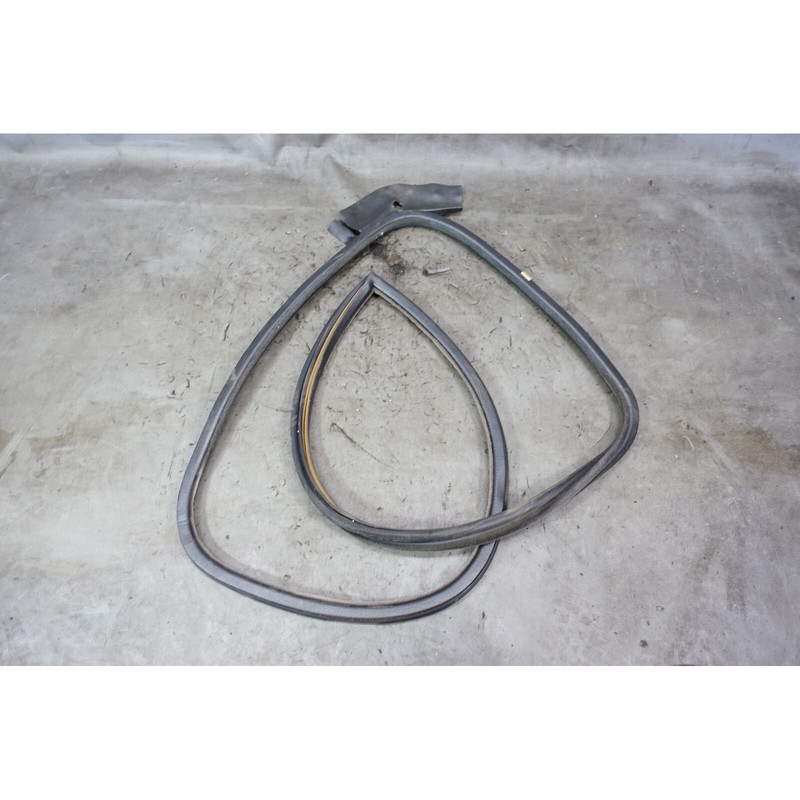 1985-1991 BMW E30 3-Series Sedan 4dr Right Rear Door Seal Weatherstrip OEM