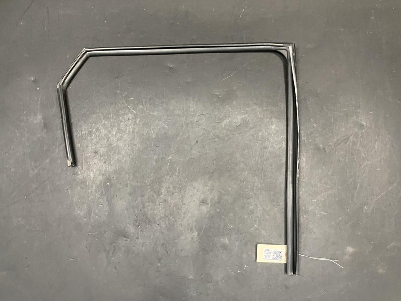Rear Right Door Window Glass Run Channel 2020 Kia Soul 83540-K0000 2021 - 2023