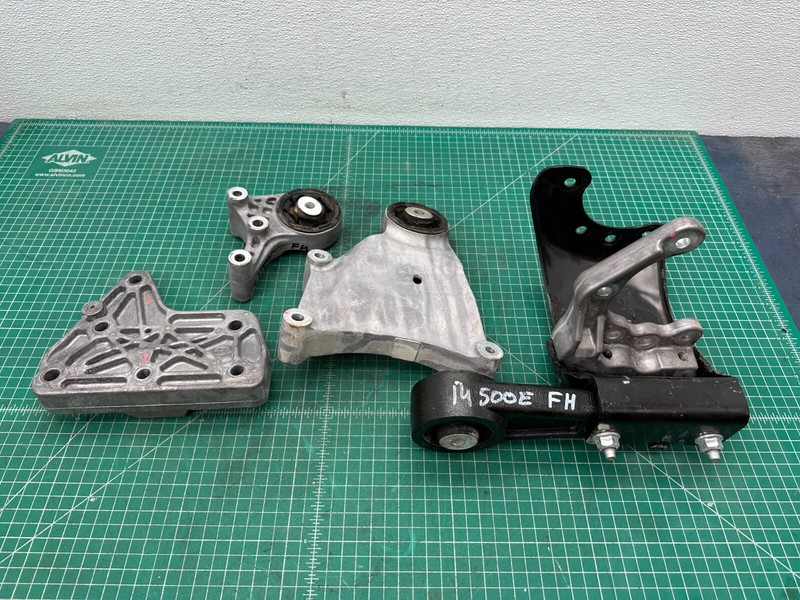 13-19 FIAT 500 ENGINE MOTOR MOUNT BRACKETS SET OEM