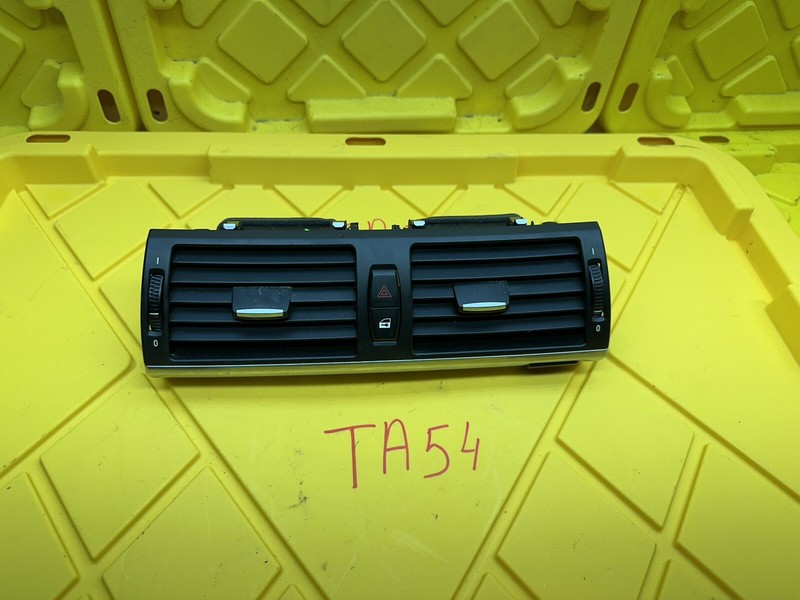 2007-2013 BMW X5 E70 Front Center Dash Vent Assembly Hazard Window Lock OEM