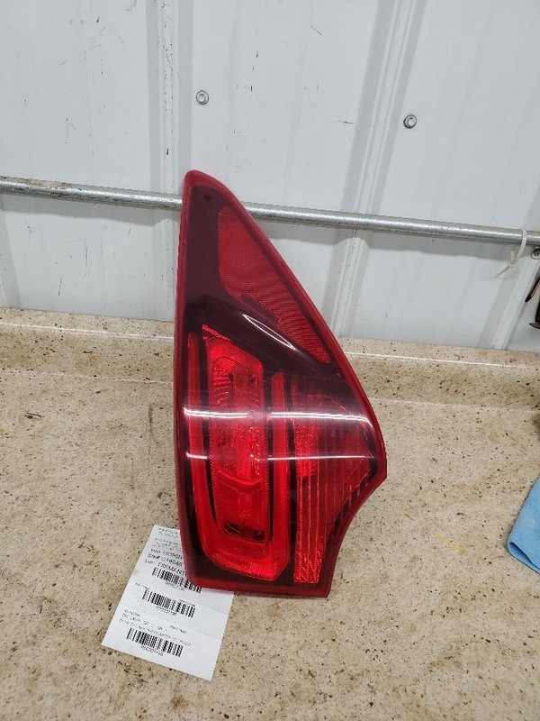 Passenger Tail Light SWB Sport Incandescent Fits 17-18 SANTA FE 307195