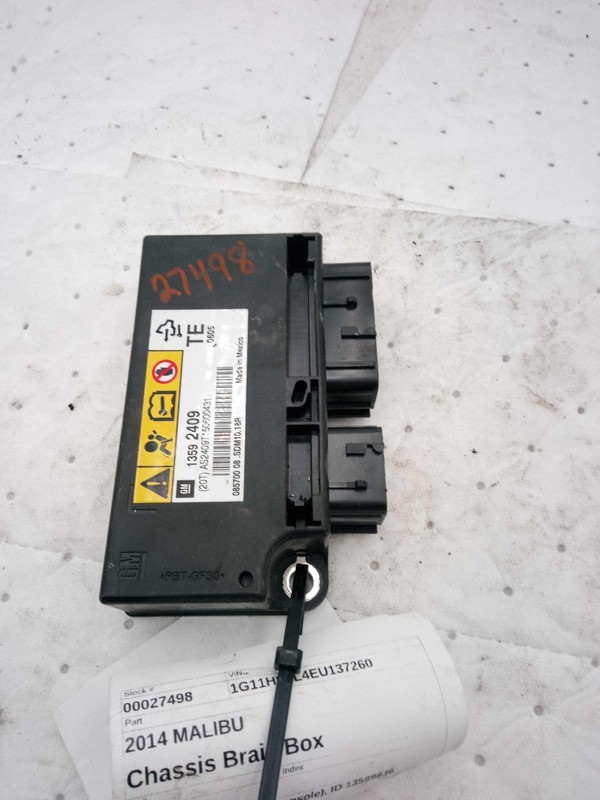 Used Air Bag Module fits: 2014 Chevrolet Malibu Air Bag below center of dash Gra