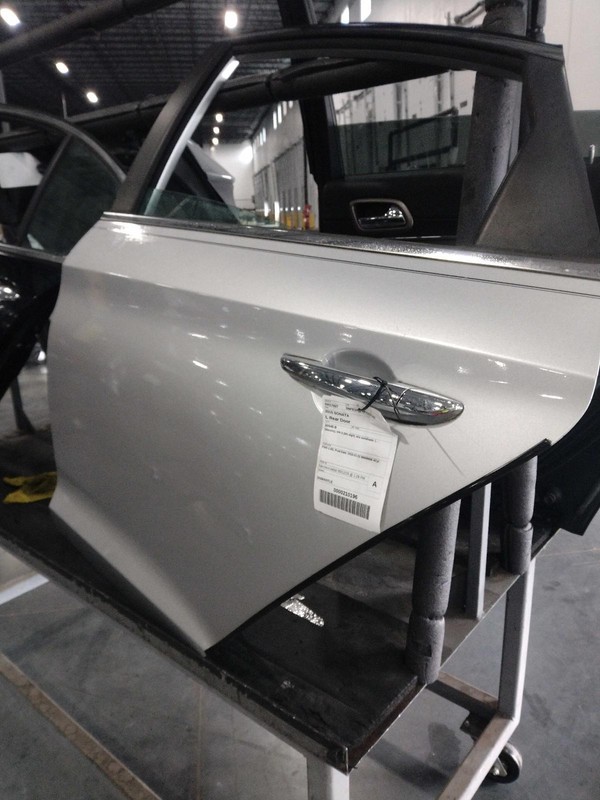 2015 Hyundai Sonata Left Rear Door Silver OEM Used 174K Miles NJ25-17827