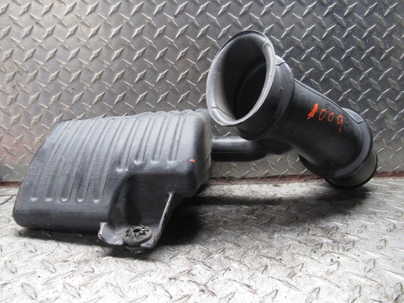 2016 GMC TERRAIN AIR INTAKE CLEANER DUCT PIPE HOSE 2.4L
