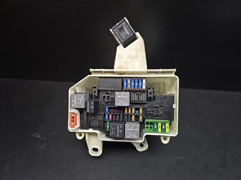 MERCEDES W222 S63 S550 MAIN FUSE BOX ENGINE COMPARTMENT MODULE OEM