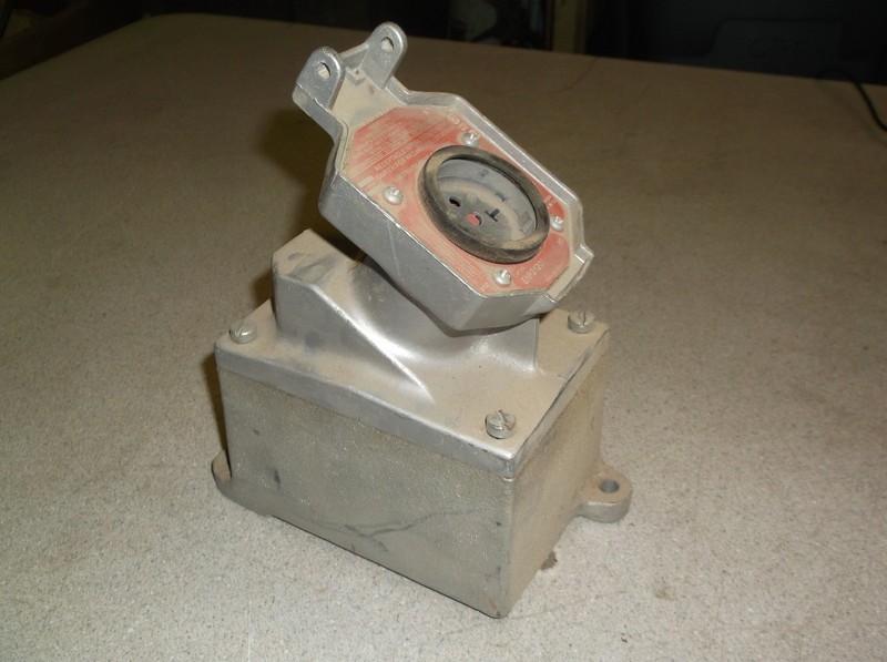 Crouse Hinds ENR21201 Hazardous Location Receptacle 20A 125VAC *FREE SHIPPING*