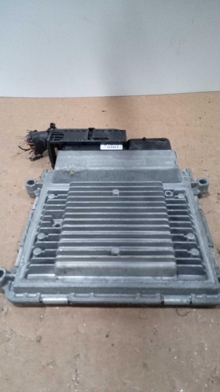 Used Air Bag Module fits: 2009 Hyundai Elantra Air Bag center console SW w/o sid