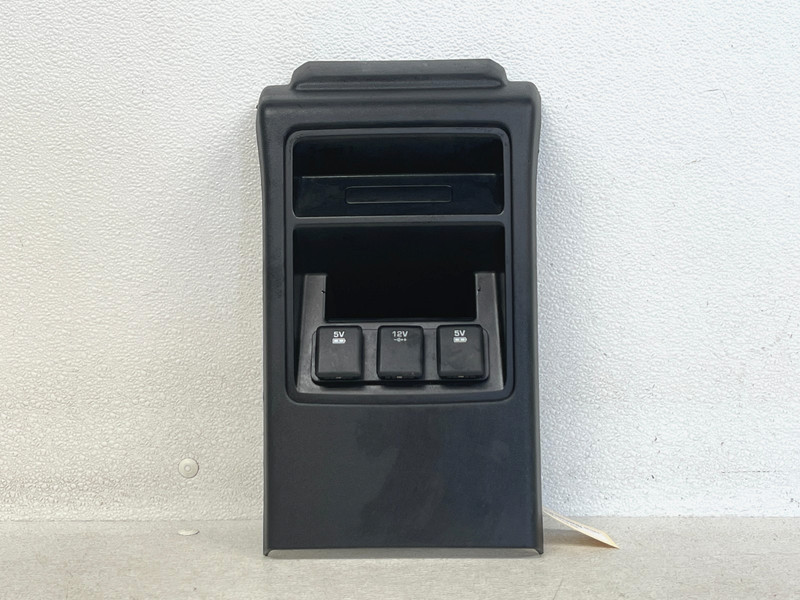 ⭐2015-2019 LAND ROVER DISCOVERY SPORT REAR CENTER CONSOLE PANEL OEM LOT2647