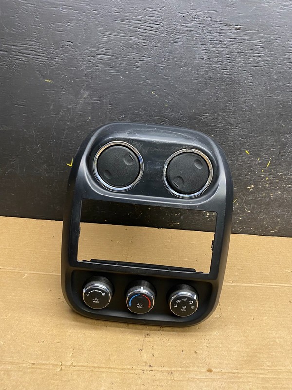 2011 to 2017 Jeep Patriot Dash Climate Temperature Control Radio Bezel W6584 DG