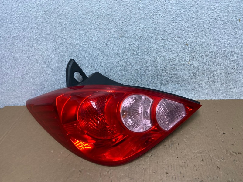 2007 - 2012 Nissan Versa Hatchback Left Driver Side Lh Tail Light AD8025 LK