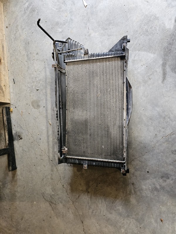 Radiator 2002 2003 2004 2005 2006 SPRINTER 2500 2.7 With Automatic Transmission