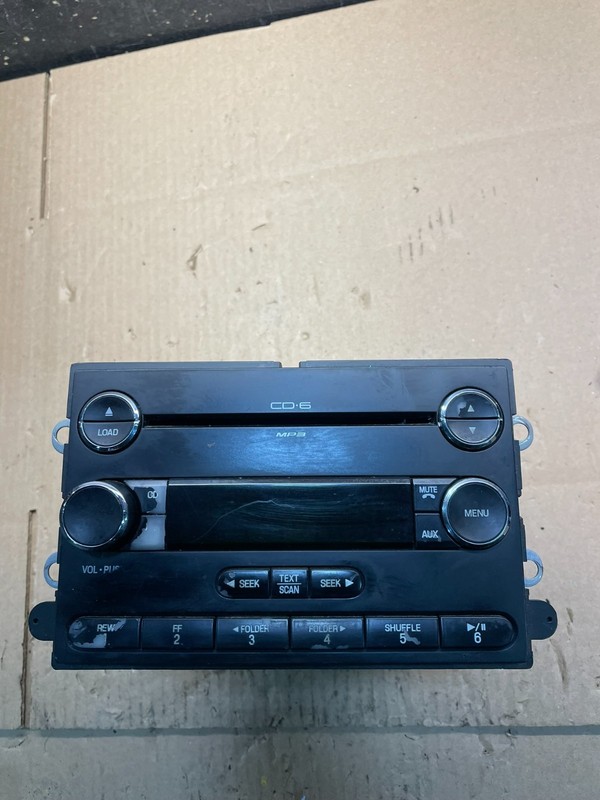2008 - 2009 Ford Taurus X AM FM Radio MP3 6 Disc CD Player Auxiliary v8746 DG