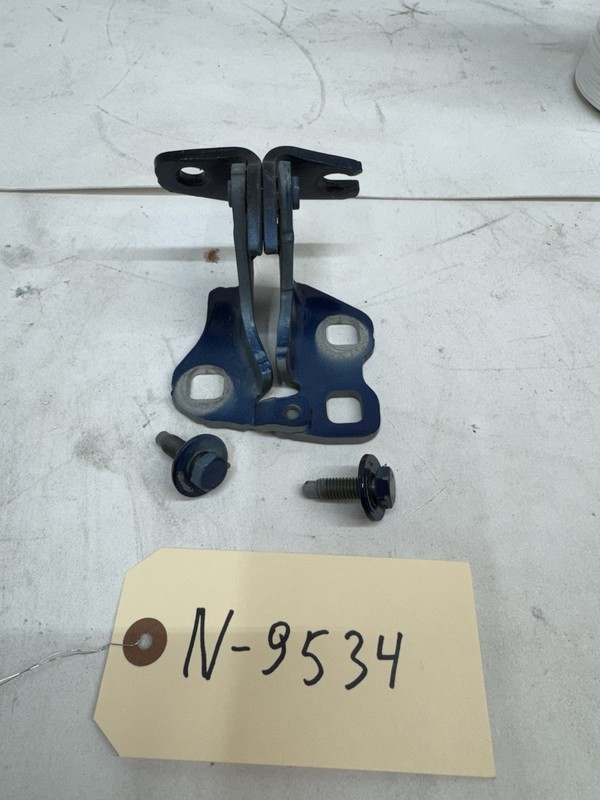 2018-2023 TESLA Model 3 Front Lower RightDoor Hinge A046571 9534 B74