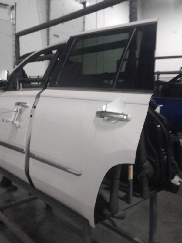 Cadillac Escalade 2016 Left Rear Door 341730 1953