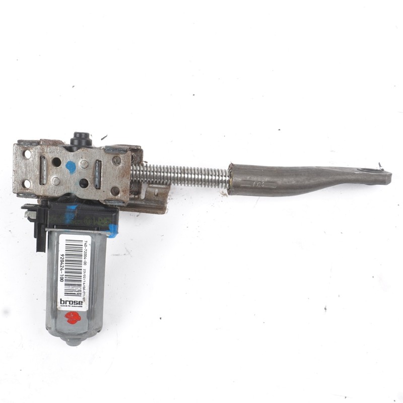 2011 - 2014 Volkswagen Passat TDI SEL Right Motor Regulator OEM
