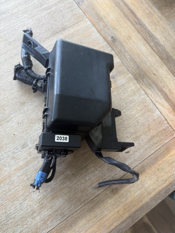10-12 SUZUKI SX4 ENGINE FUSE BOX CIRCUIT BLOCK RELAY JUNCTION COMPARTMENT 2.0L