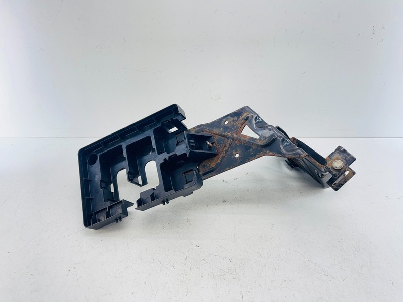06-10 PONTIAC SOLSTICEENGINE FUSE BOX JUNCTION RELAY BASE BRACKET OEM 15777936