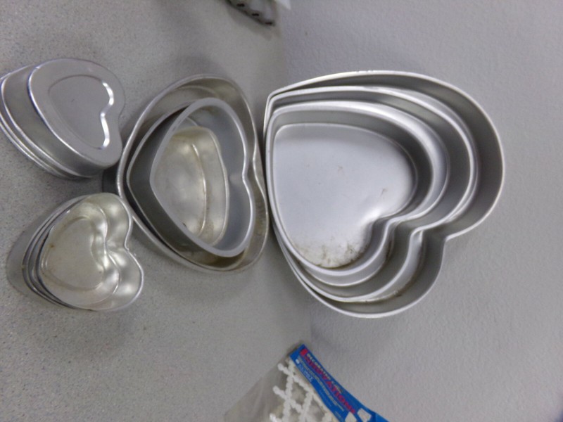 Lot of 14 Heart Shaped Cake Baking Pans *FREE SHIPPING*