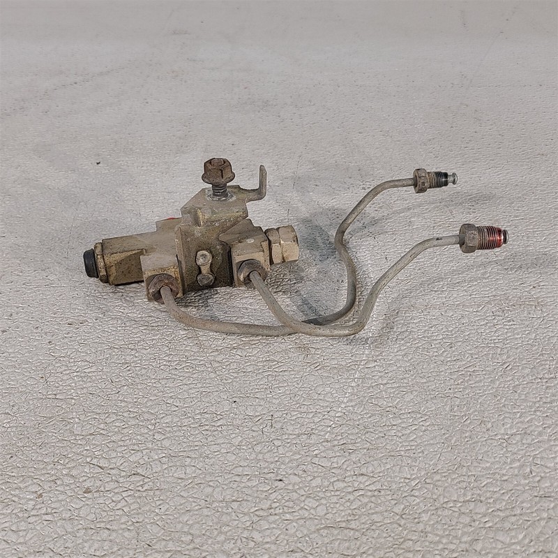 96-98 Mustang Gt Brake Proportioning Valve Oem Aa7482