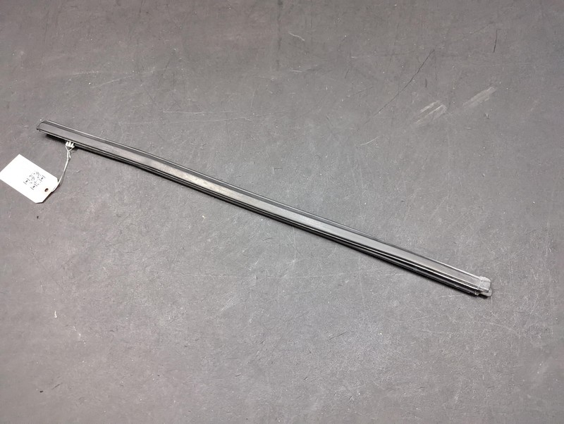 Rear Left Door Window Belt Molding 2019 Chevrolet Equinox 84636204 2018 - 2022