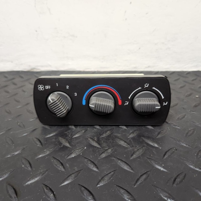 00-02 GMC Yukon XL 1500 Front Roof Manual Temperature Control OEM 15748176