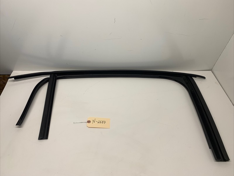 21-23 TESLA MOD X REAR RIGHT FALCON DOOR WINDOW GLASS RUN CHANNEL SEAL 2687 S2