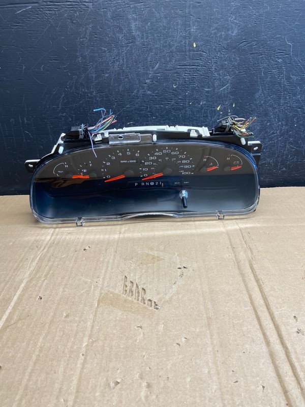 2006 Ford E350 Gauge Speedometer Cluster OEM ad7078 DG